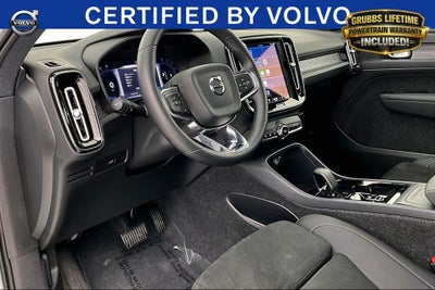 2025 Volvo XC40 B5 Plus Dark Theme