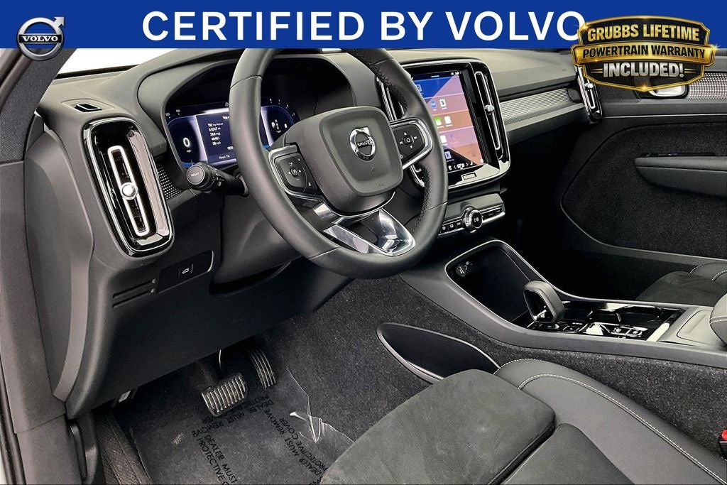 2025 Volvo XC40 B5 Plus Dark Theme