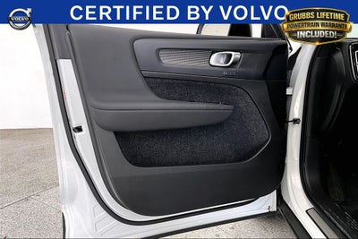 2025 Volvo XC40 B5 Plus Dark Theme