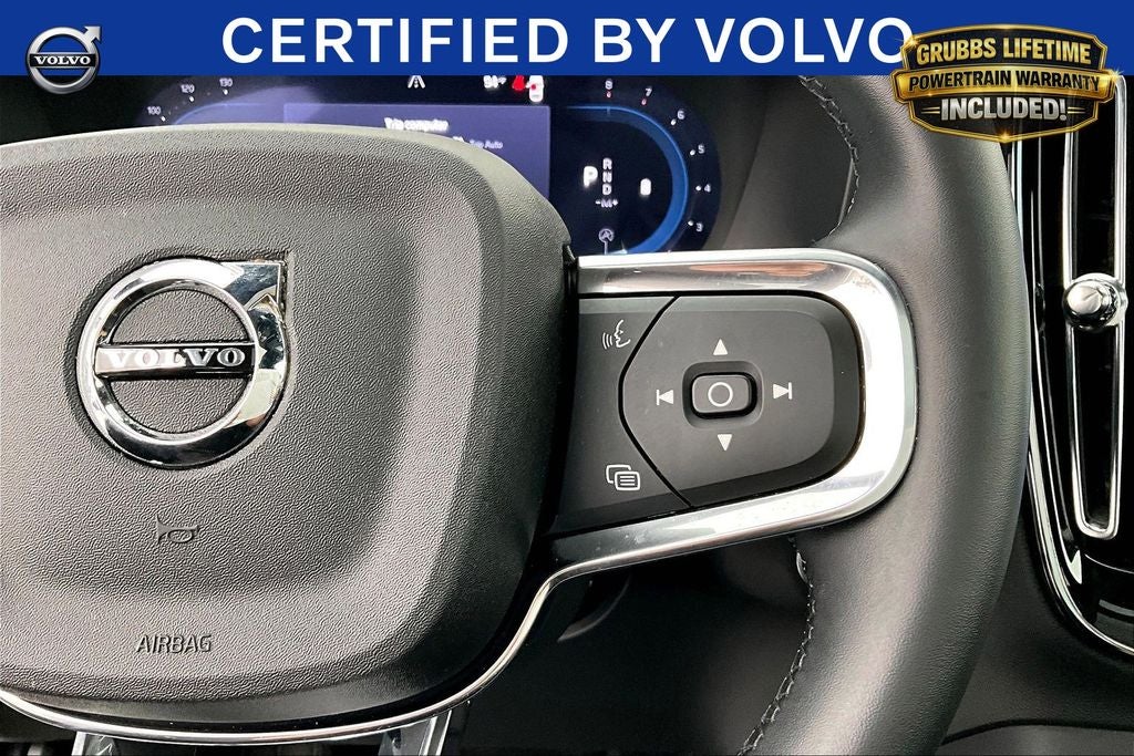 2025 Volvo XC40 B5 Plus Dark Theme