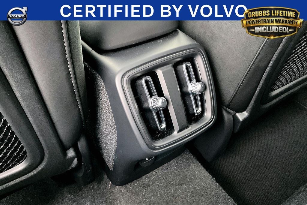 2025 Volvo XC40 B5 Plus Dark Theme