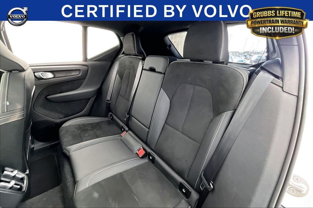 2025 Volvo XC40 B5 Plus Dark Theme