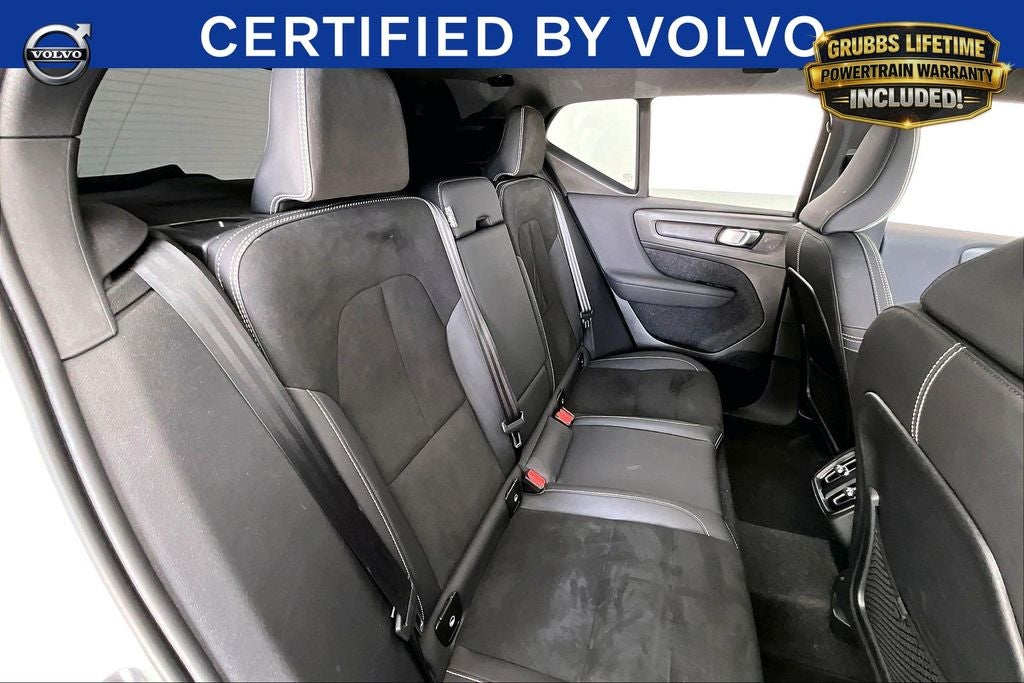 2025 Volvo XC40 B5 Plus Dark Theme