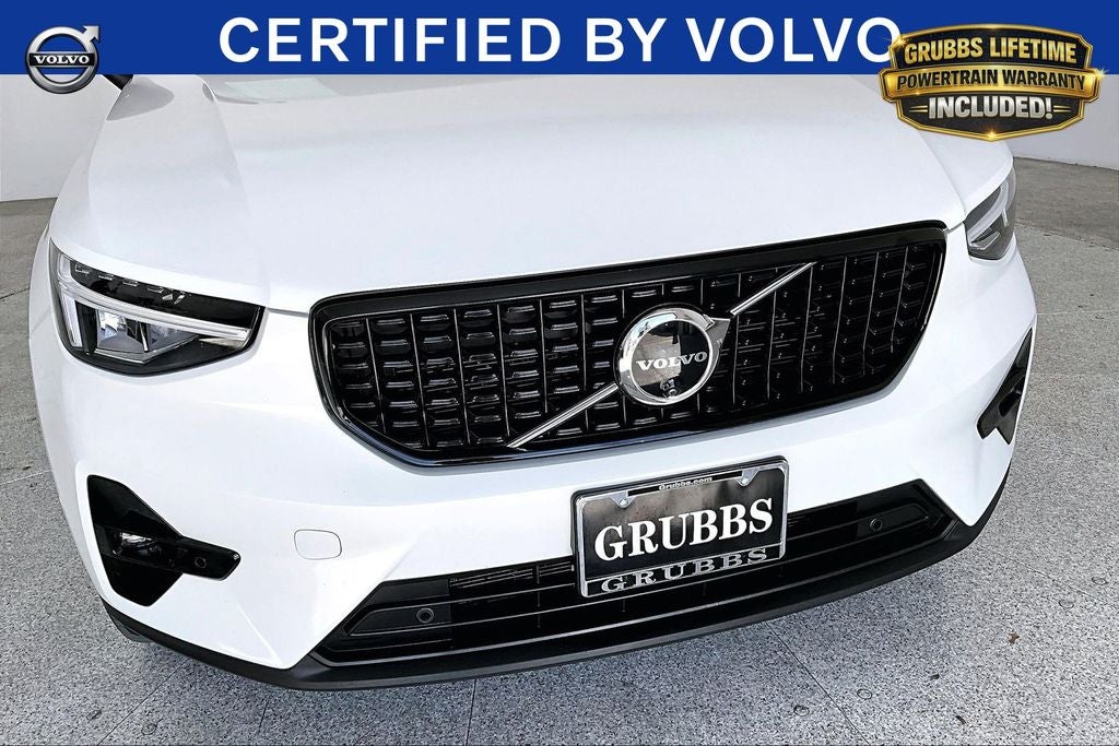 2025 Volvo XC40 B5 Plus Dark Theme