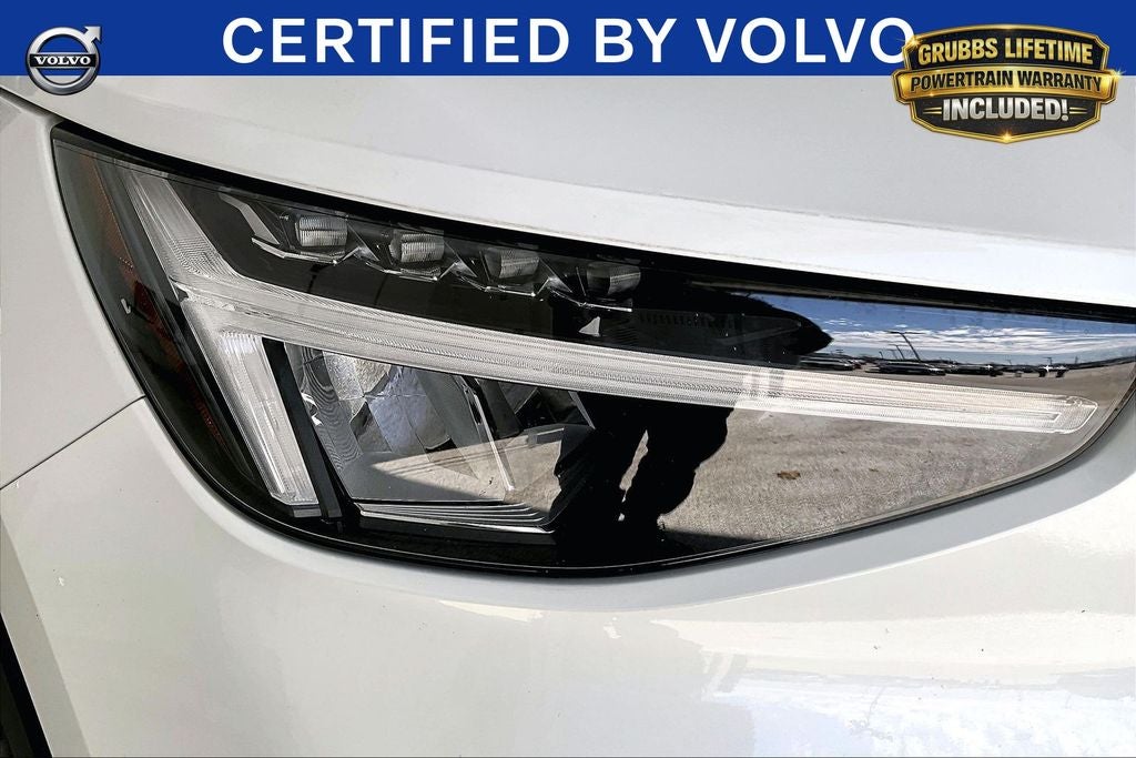 2025 Volvo XC40 B5 Plus Dark Theme