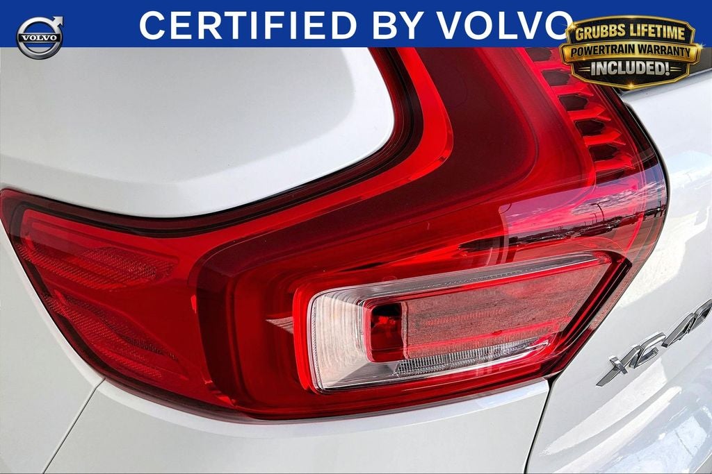 2025 Volvo XC40 B5 Plus Dark Theme