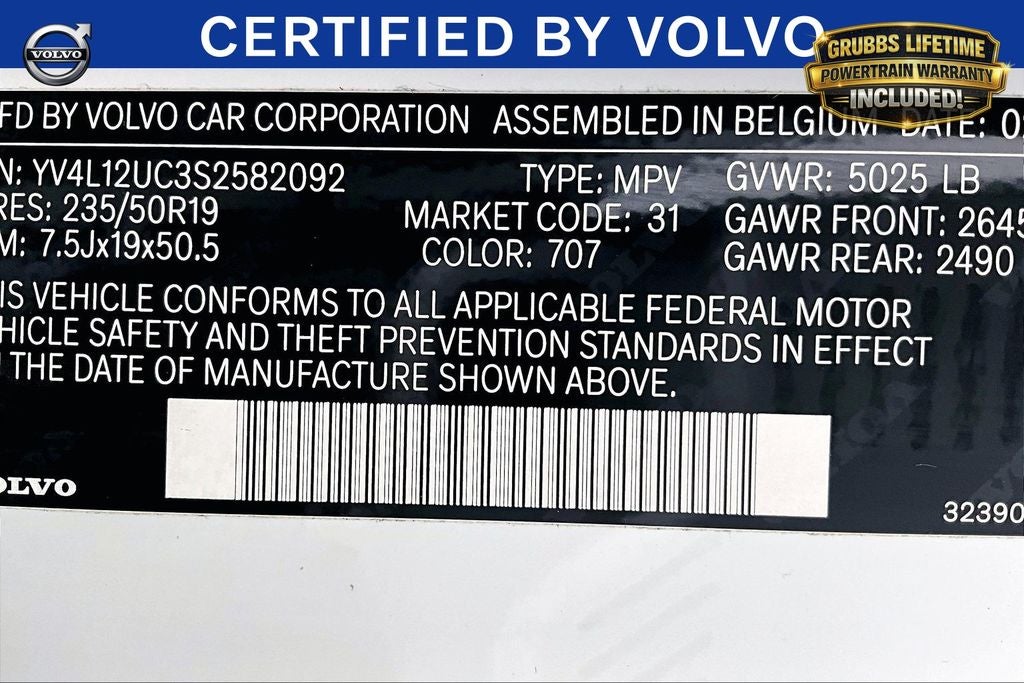 2025 Volvo XC40 B5 Plus Dark Theme