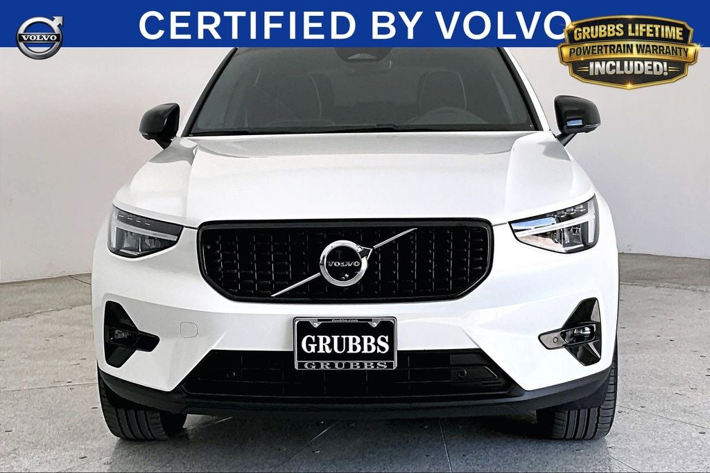 2025 Volvo XC40 B5 Plus Dark Theme