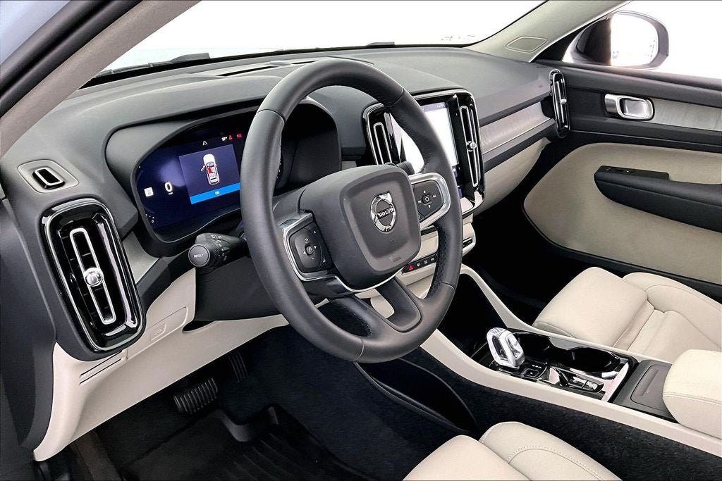2026 Volvo XC40 B5 Plus