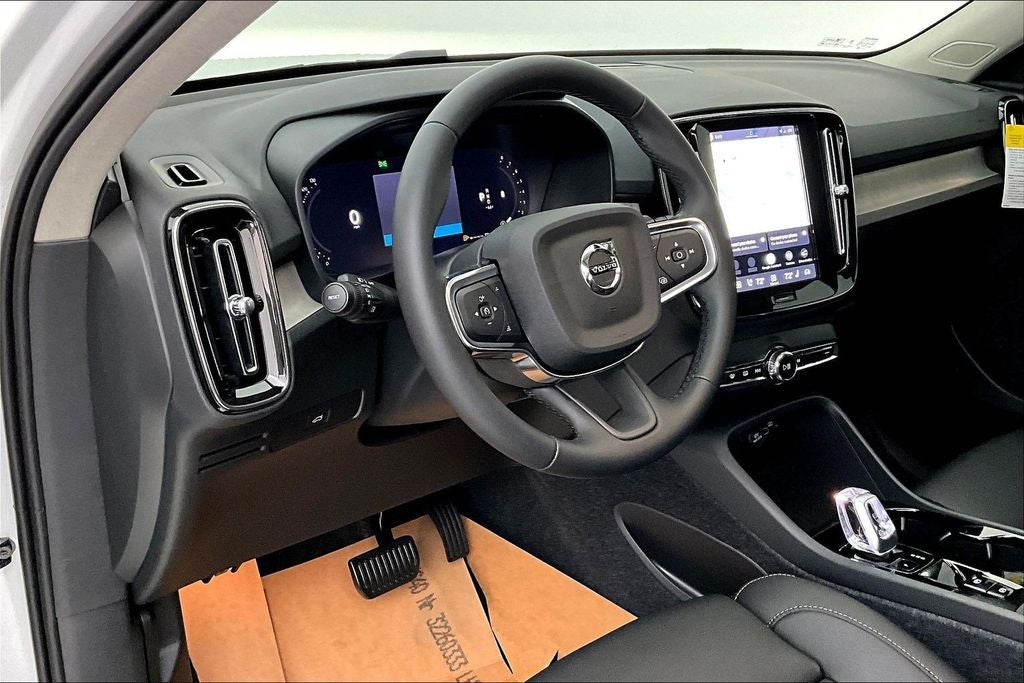 2026 Volvo XC40 B5 Plus