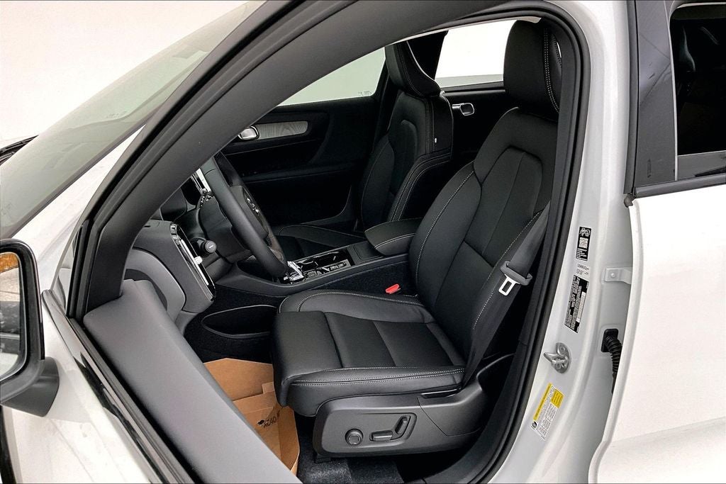 2026 Volvo XC40 B5 Plus