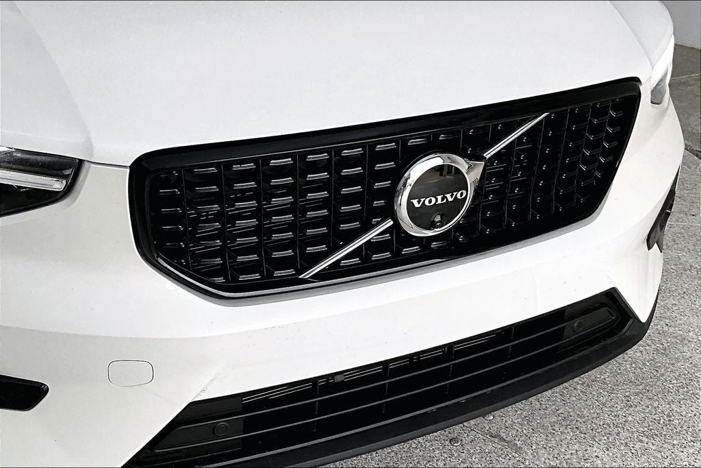 2026 Volvo XC40 B5 Plus