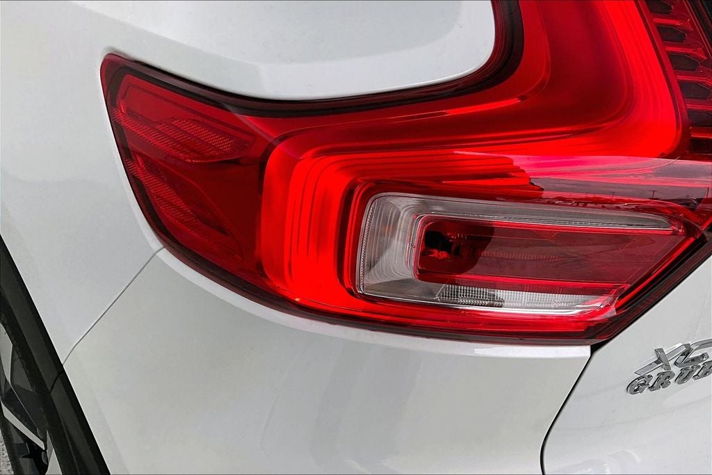 2026 Volvo XC40 B5 Plus
