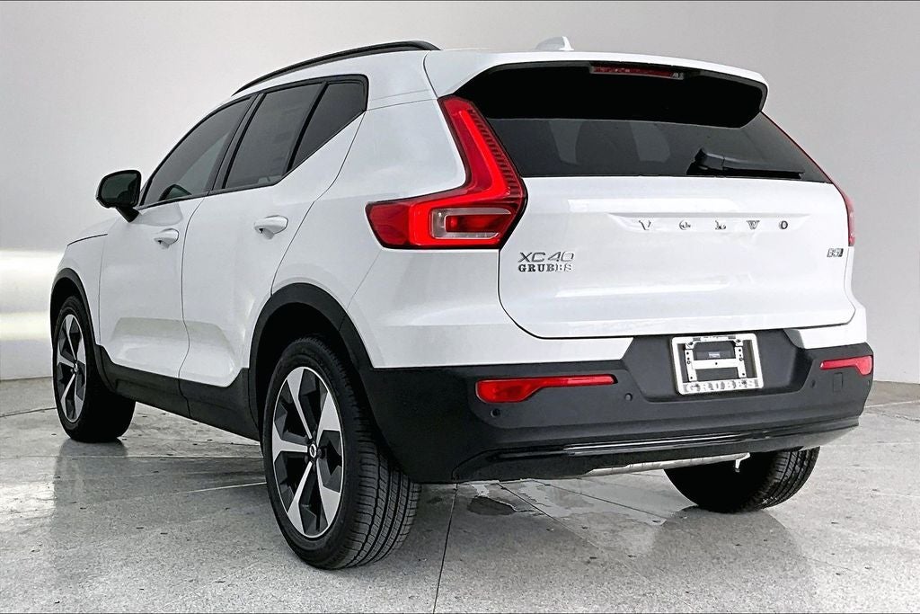 2026 Volvo XC40 B5 Plus