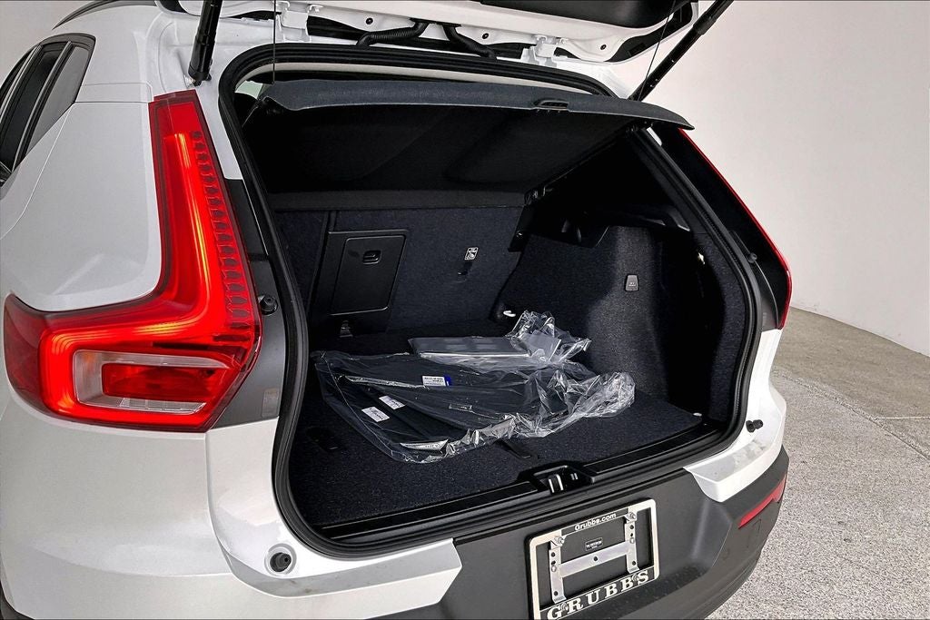 2026 Volvo XC40 B5 Plus