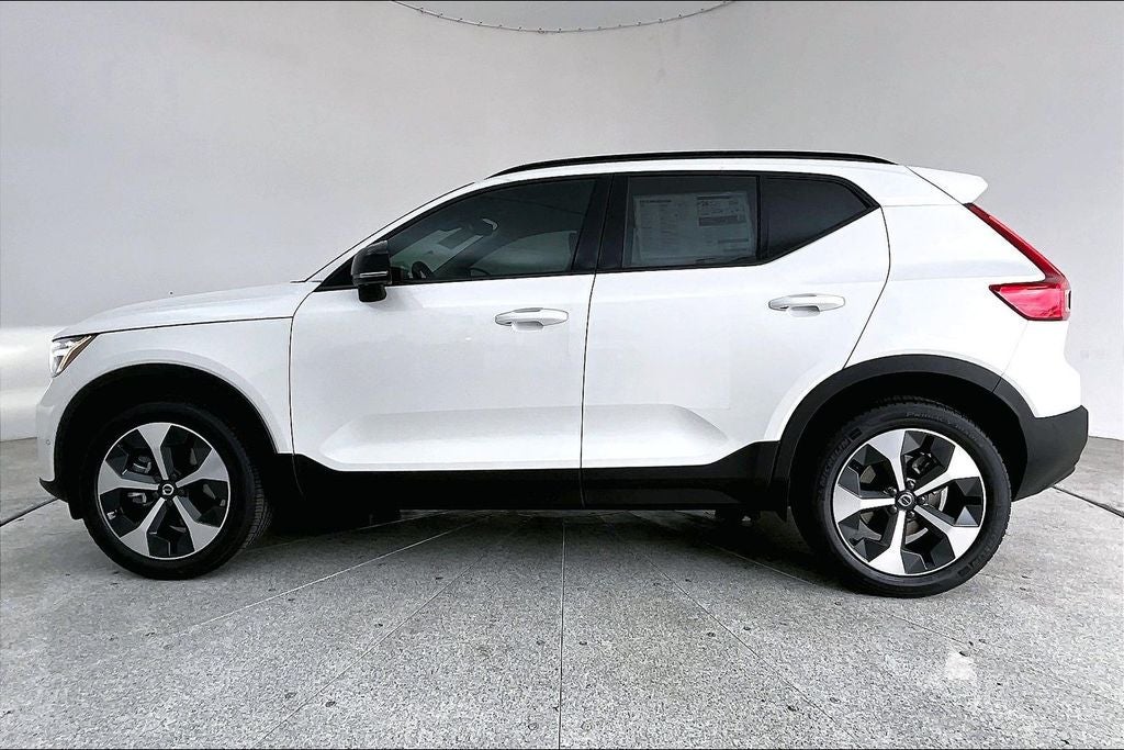 2026 Volvo XC40 B5 Plus