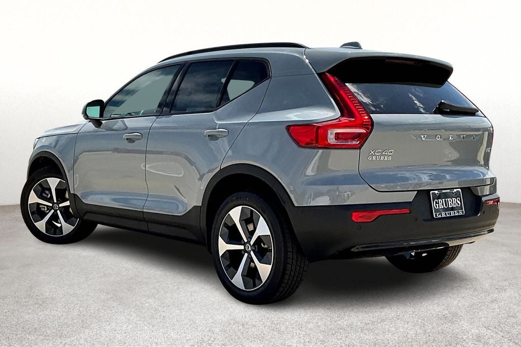 2026 Volvo XC40 B5 Plus