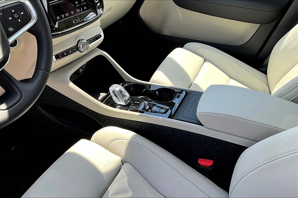 2026 Volvo XC40 B5 Plus