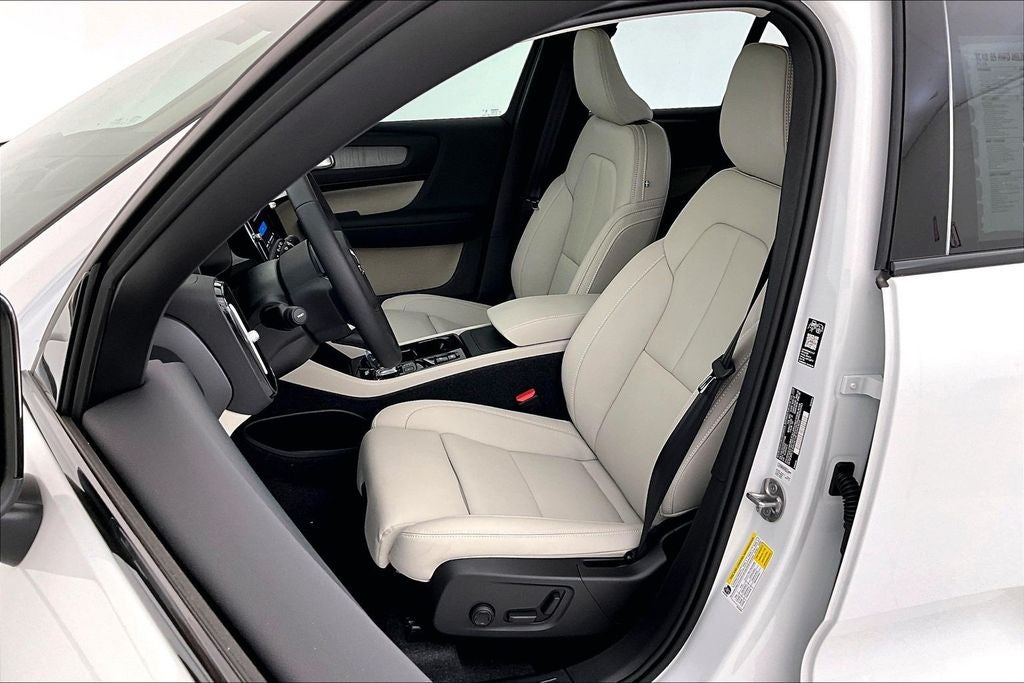2026 Volvo XC40 B5 Plus