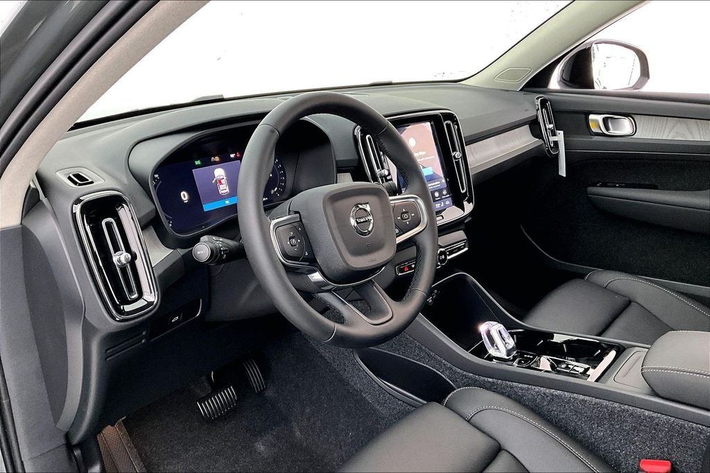 2026 Volvo XC40 B5 Plus