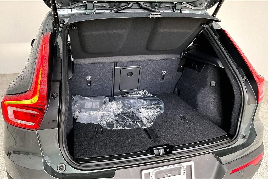 2026 Volvo XC40 B5 Plus