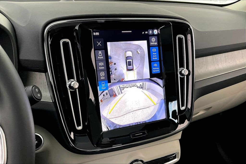 2026 Volvo XC40 B5 Plus