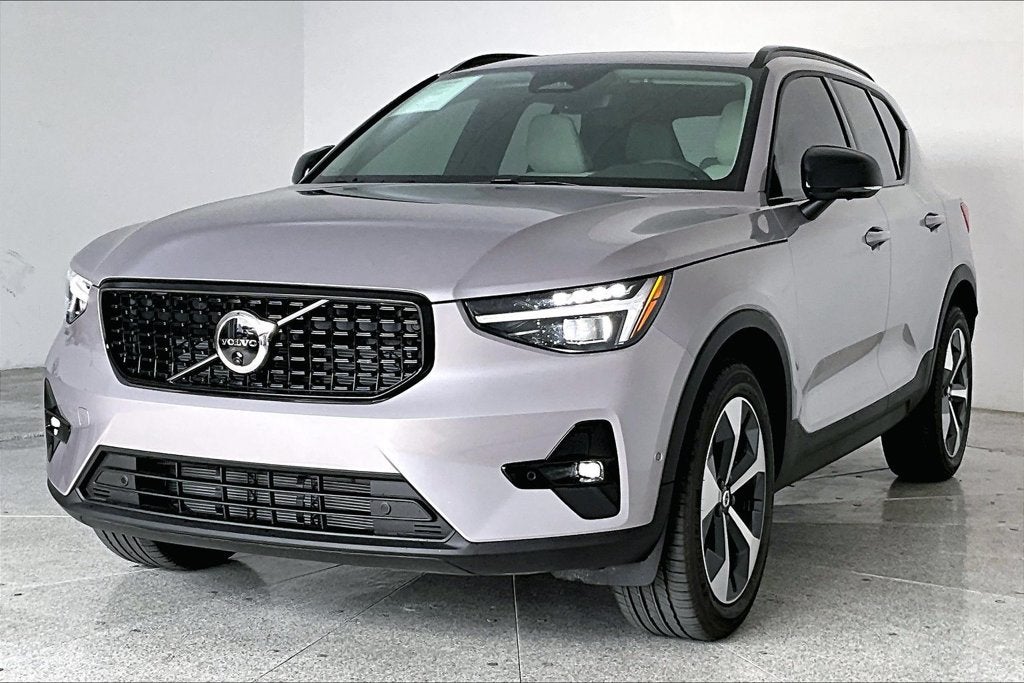 2026 Volvo XC40 B5 Plus