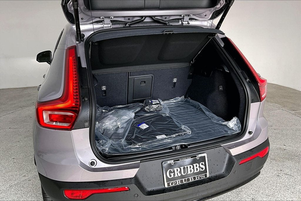 2026 Volvo XC40 B5 Plus