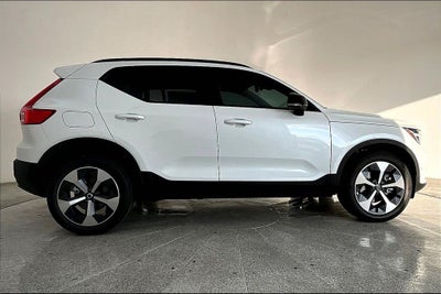 2026 Volvo XC40 B5 Plus