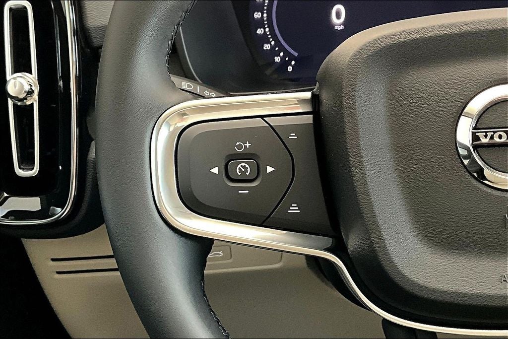 2026 Volvo XC40 B5 Plus