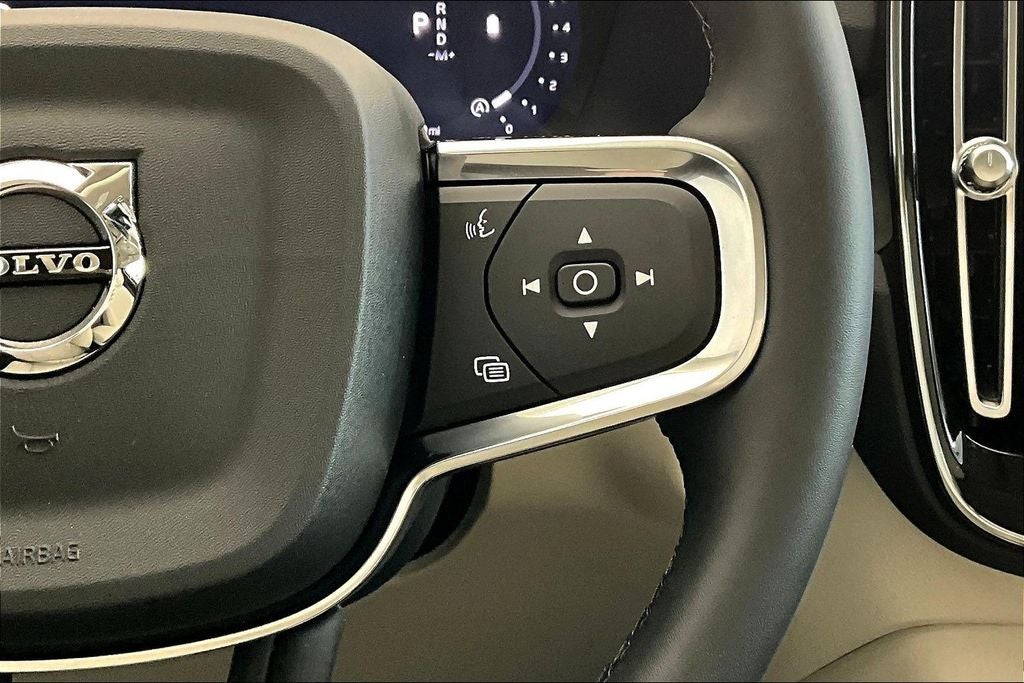 2026 Volvo XC40 B5 Plus