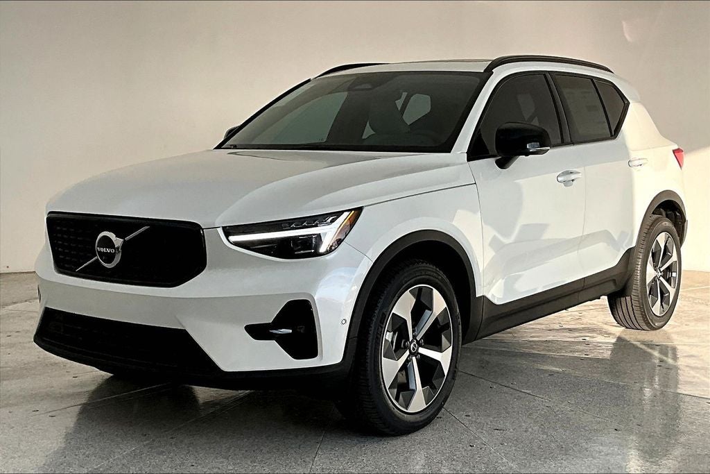 2026 Volvo XC40 B5 Plus