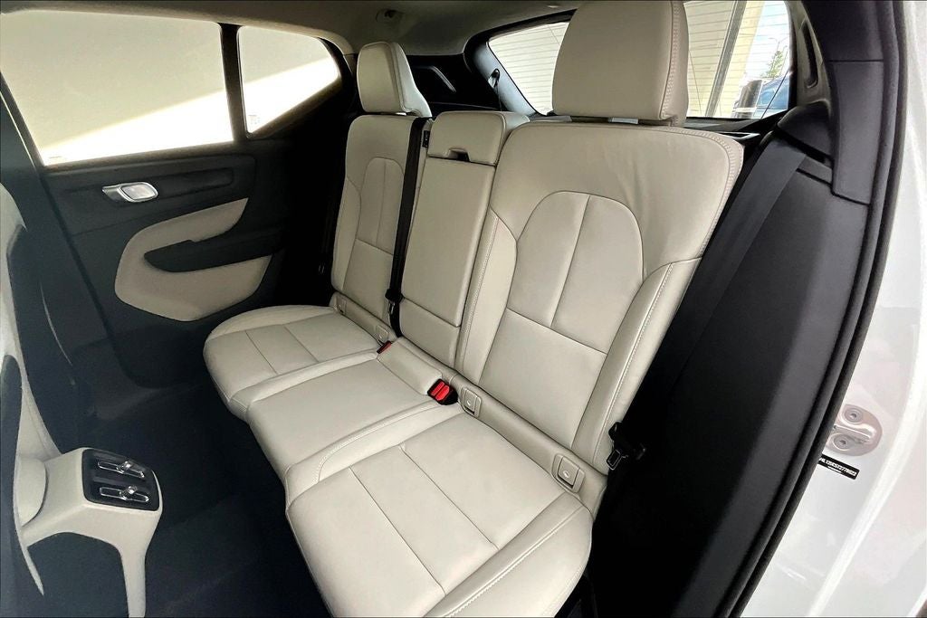 2026 Volvo XC40 B5 Plus