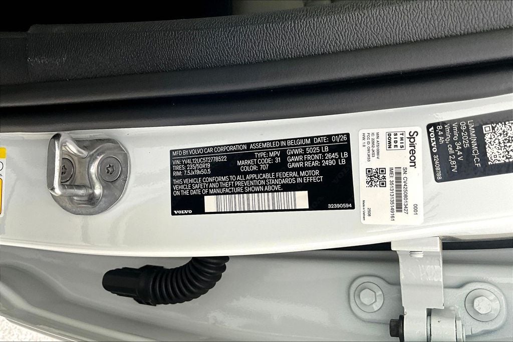 2026 Volvo XC40 B5 Plus