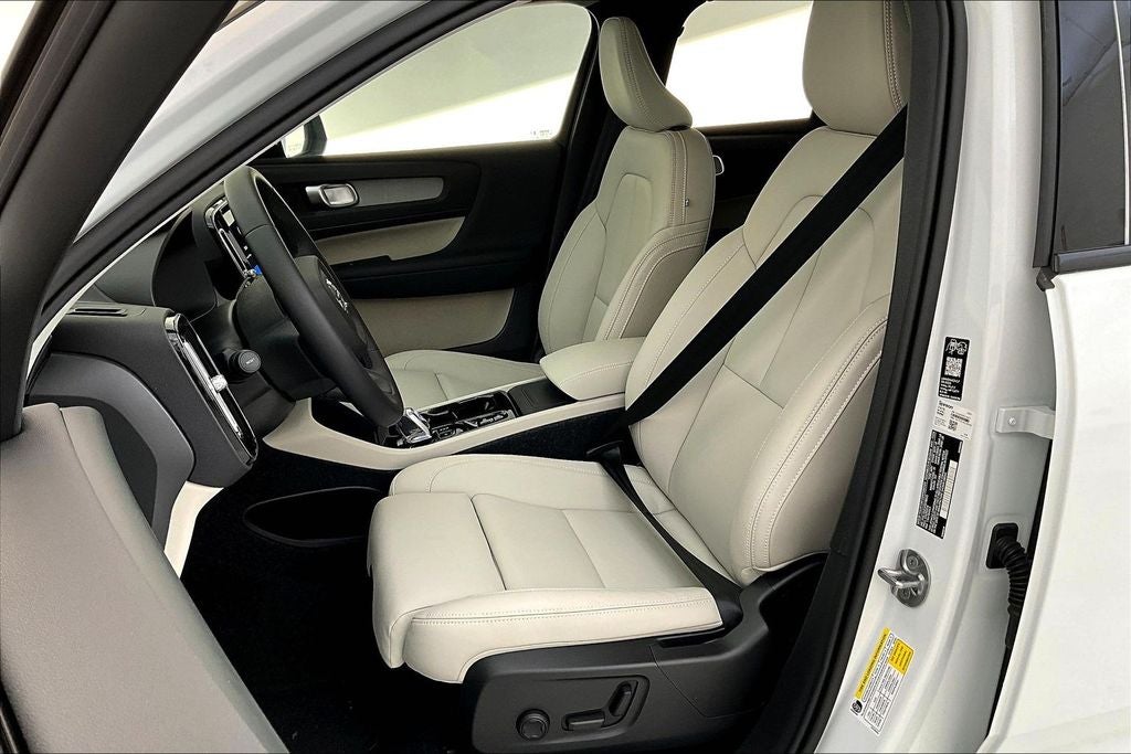 2026 Volvo XC40 B5 Plus