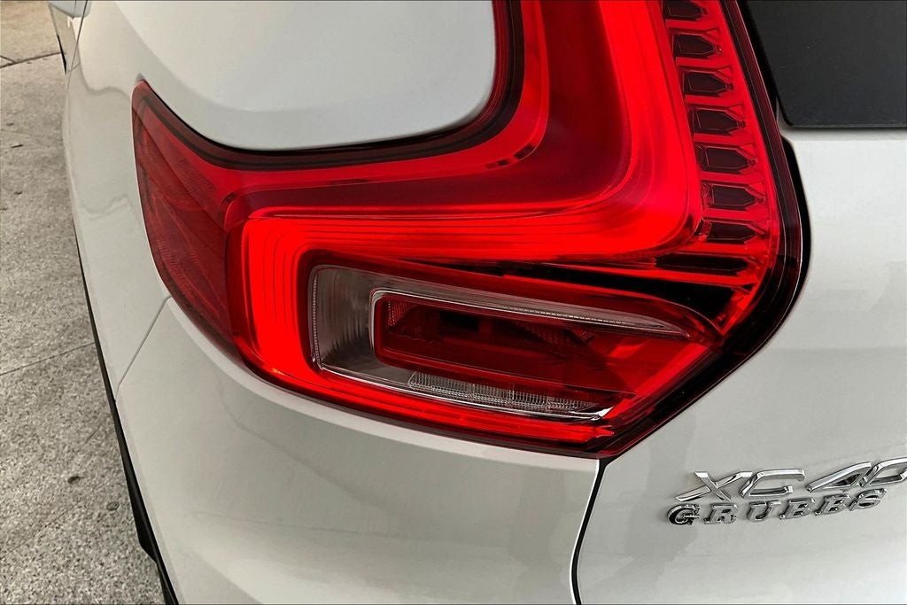 2026 Volvo XC40 B5 Plus