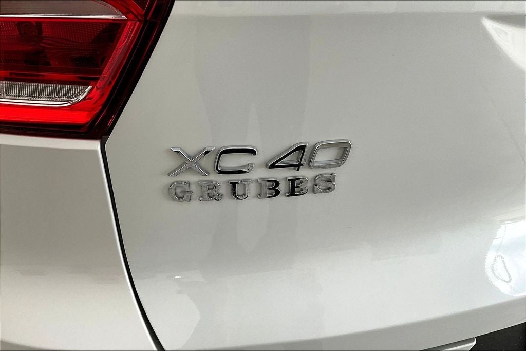 2026 Volvo XC40 B5 Plus