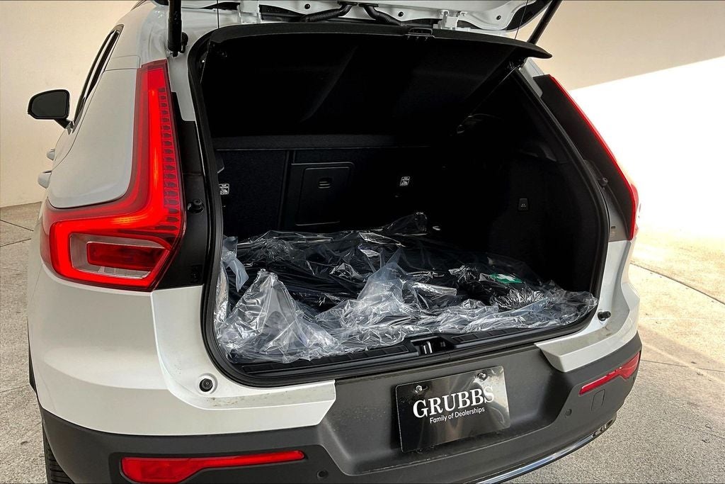 2026 Volvo XC40 B5 Plus