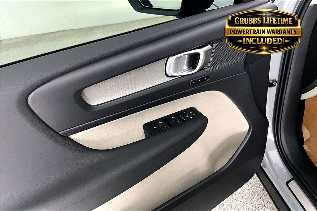 2026 Volvo XC40 B5 Plus