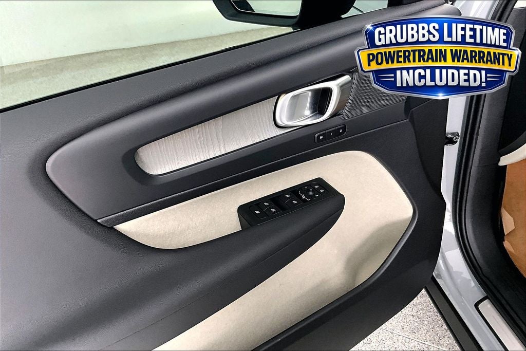 2026 Volvo XC40 B5 Plus