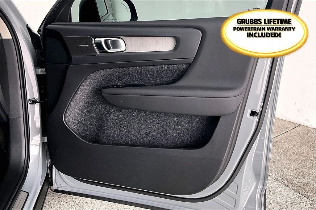 2026 Volvo XC40 B5 Plus