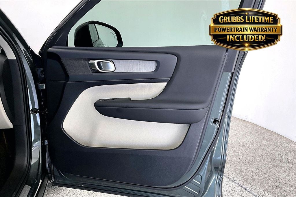 2026 Volvo XC40 B5 Plus