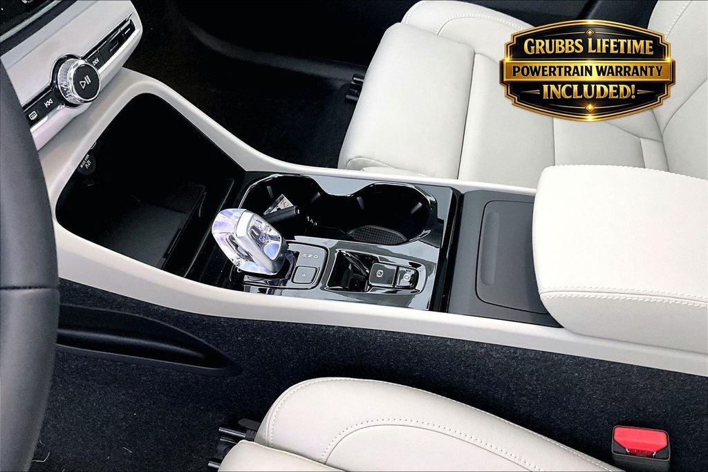 2026 Volvo XC40 B5 Plus