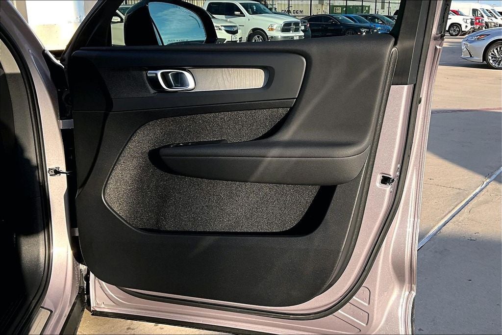 2026 Volvo XC40 B5 Plus