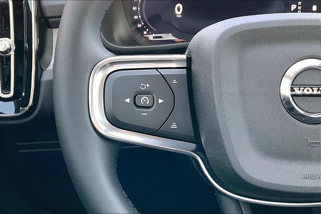 2026 Volvo XC40 B5 Plus