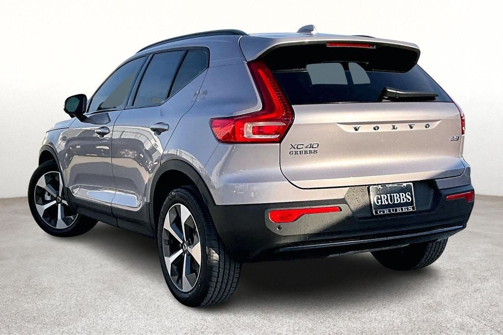 2026 Volvo XC40 B5 Plus