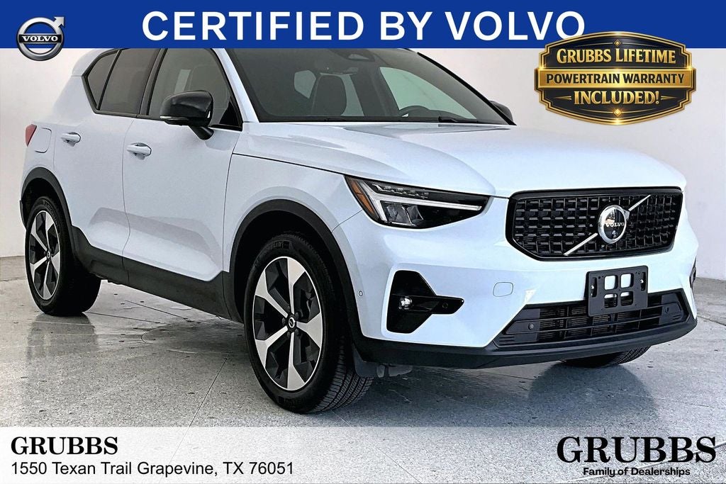 2025 Volvo XC40 B5 Plus Dark Theme