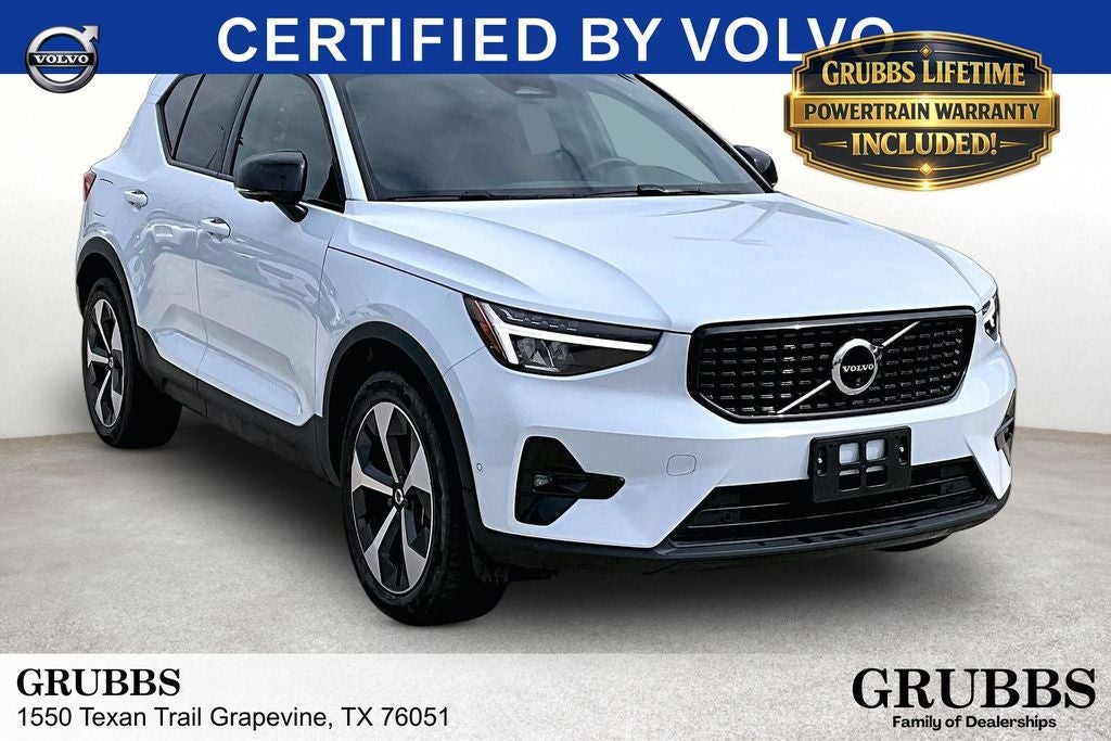 2025 Volvo XC40 B5 Plus Dark Theme