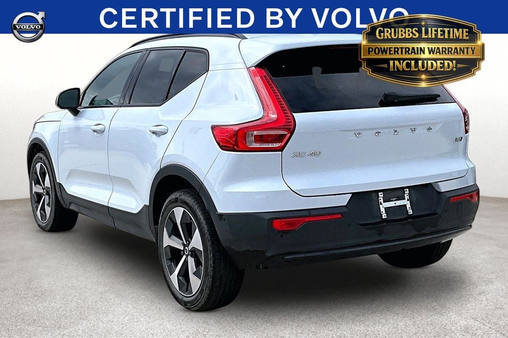 2025 Volvo XC40 B5 Plus Dark Theme