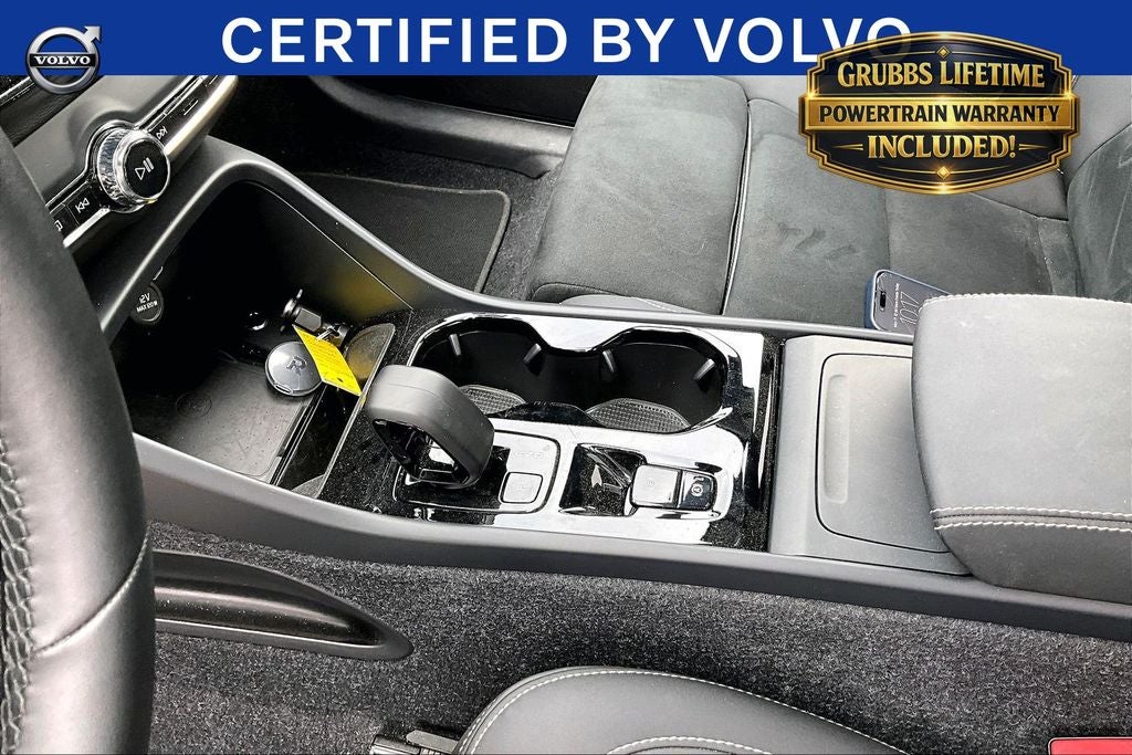 2025 Volvo XC40 B5 Plus Dark Theme